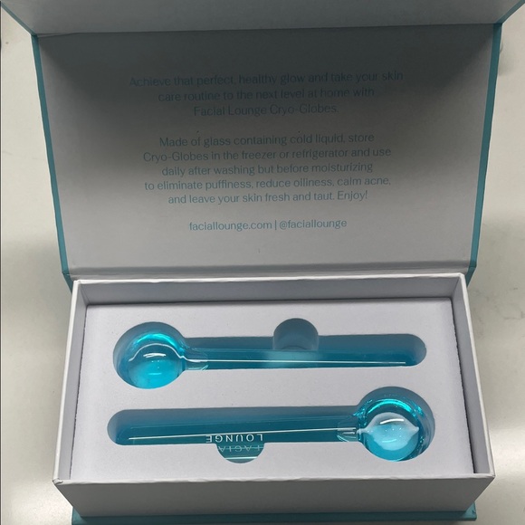 Facial Lounge Cryo-Globes in Light Blue Box - Picture 2 of 3